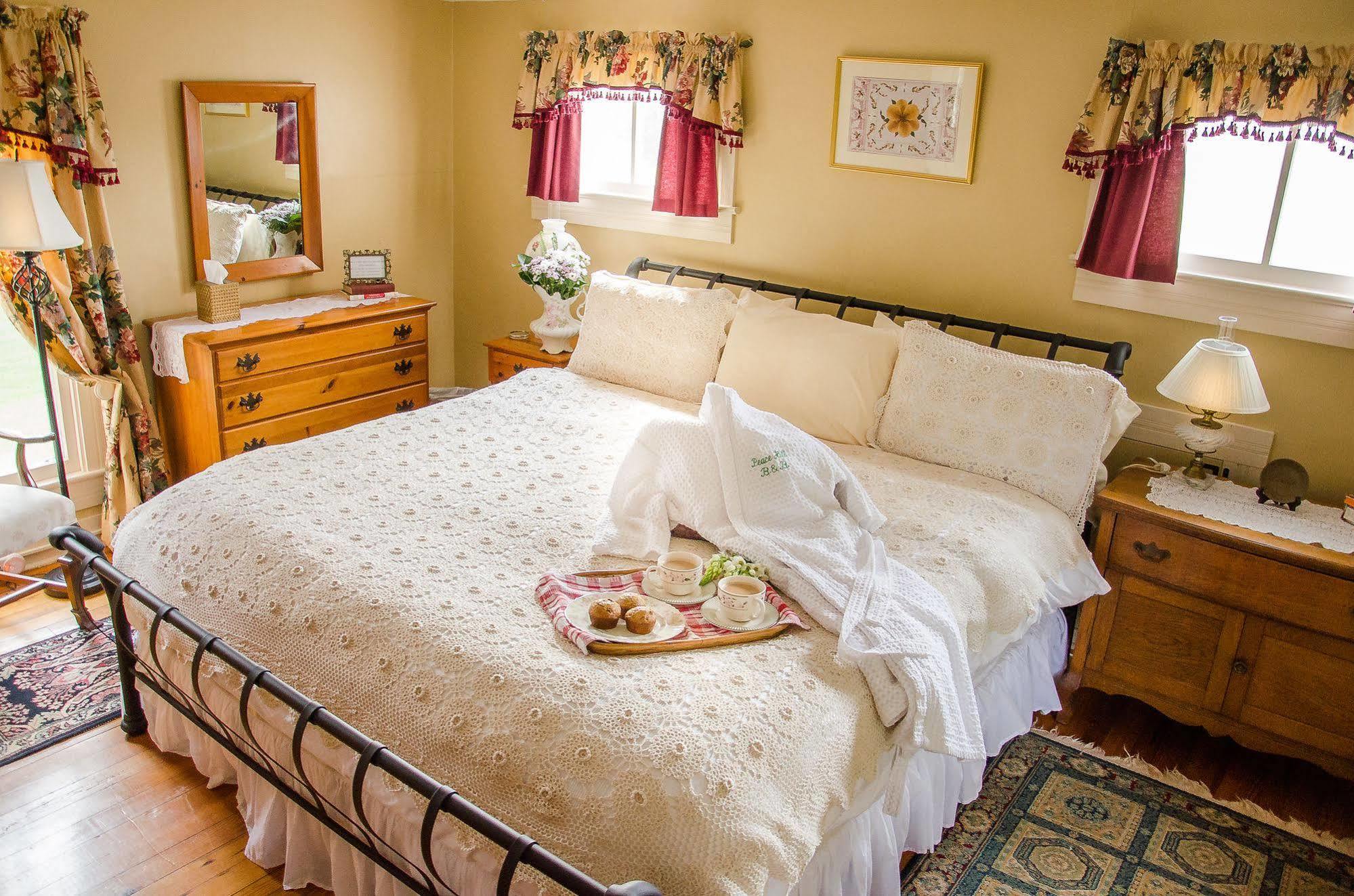 The Bed And Breakfast At Peace Hill 찰스 시티 외부 사진